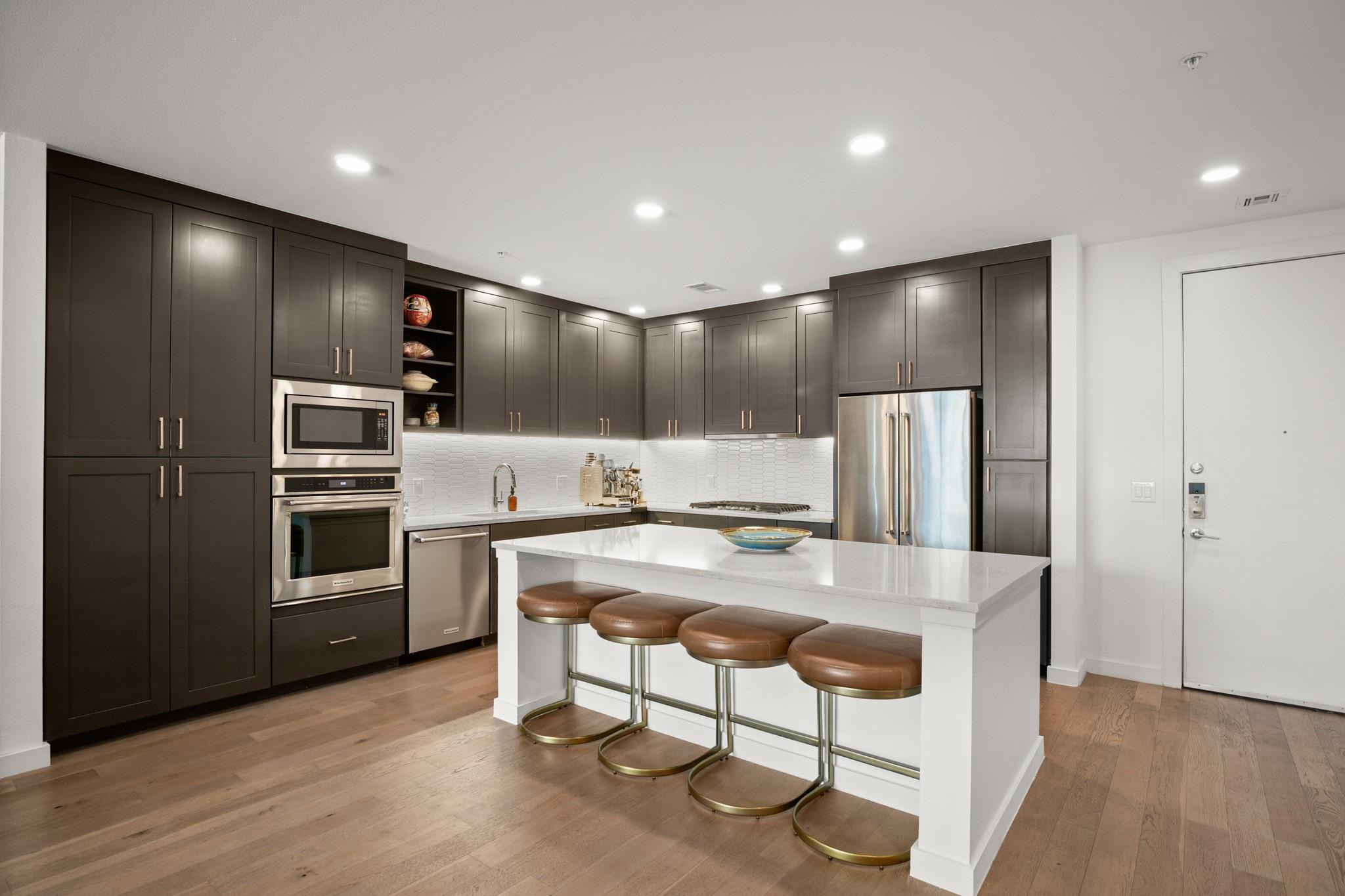 ABOR-3297350, 900 S 1 St ST # 203
